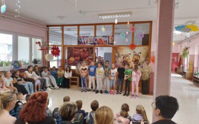 Prvi dan škole – dobrodošlica uz osmijehe i pjesmu